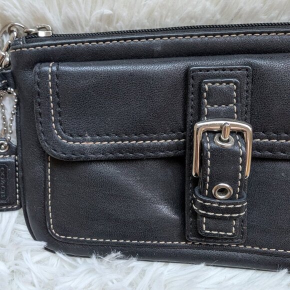 Coach, Large Hampton Black Buckle Leather Wristlet, Vintage - Picture 3 of 11